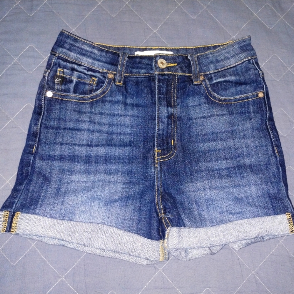 KanCan High-Rise Cuffed Denim Shorts – Medium Wash – Size small